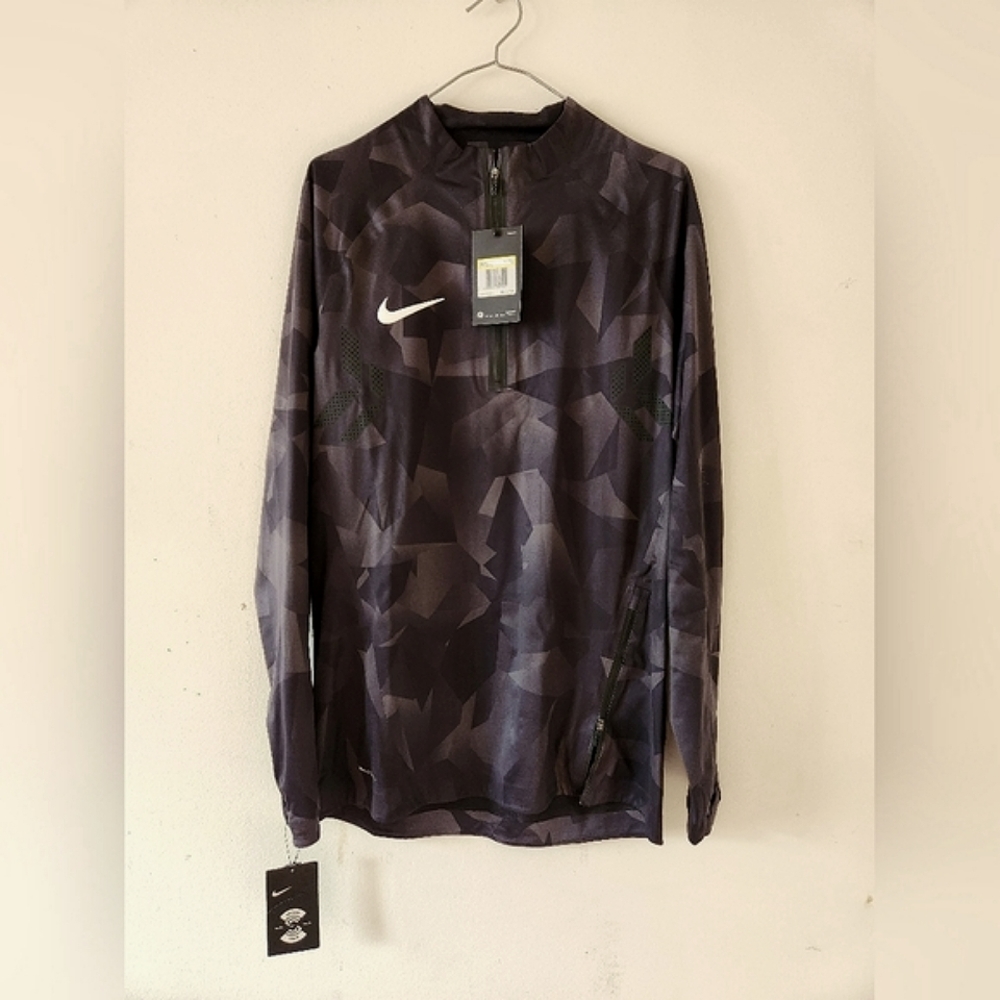 Nike Men’s Aeroshield Strike Drill Pullover